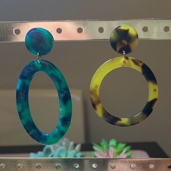 SALE💚 any 3 for $18 💚 Tortoise Statement Earrings Dangle Acrylic - Picture 3 of 6